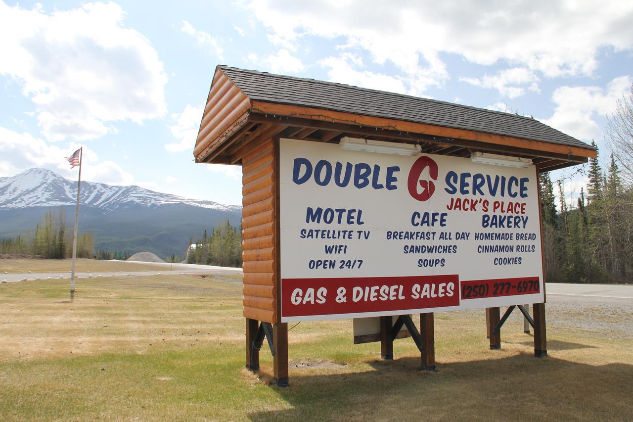 Double G Service Muncho Lake Екстериор снимка